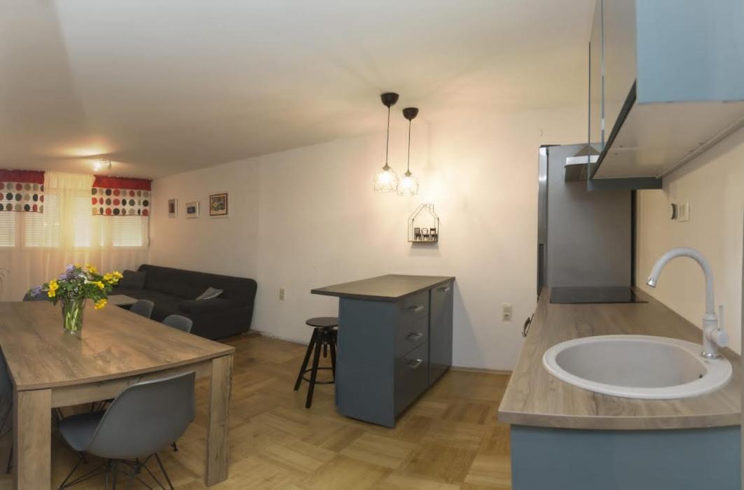 Guesthouse Lion Сплит Экстерьер фото